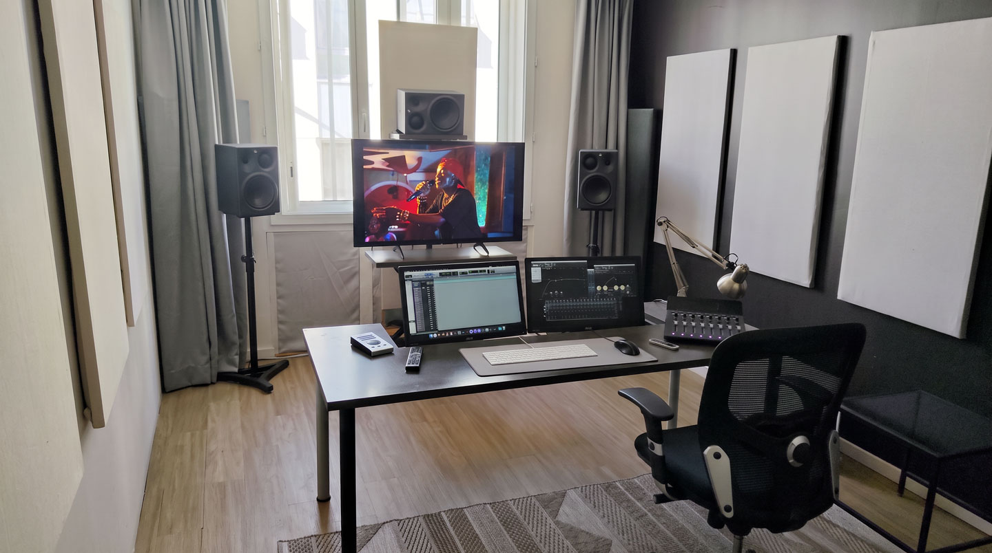 Archipel_salle-22_TV